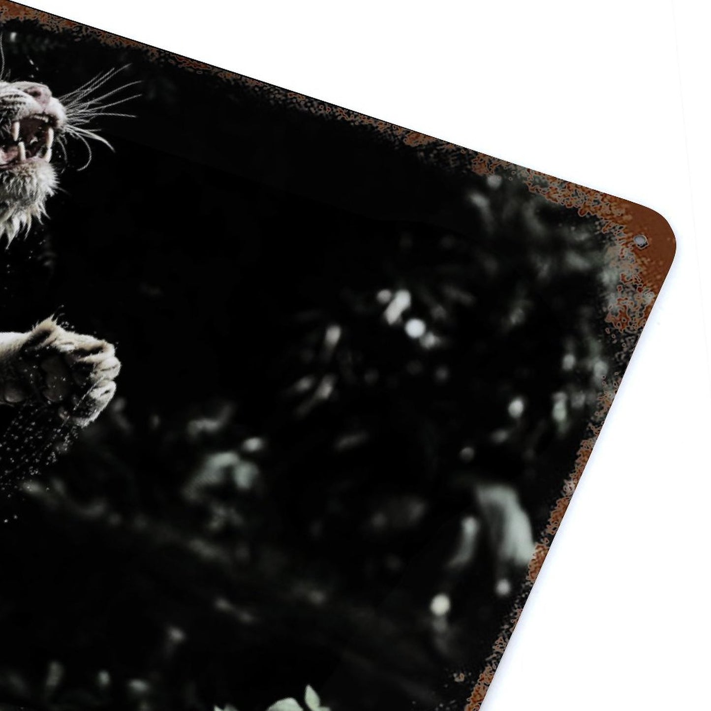 ChatGPT 说：  Vintage Wild White Tiger in Jungle Metal Wall Art Decor